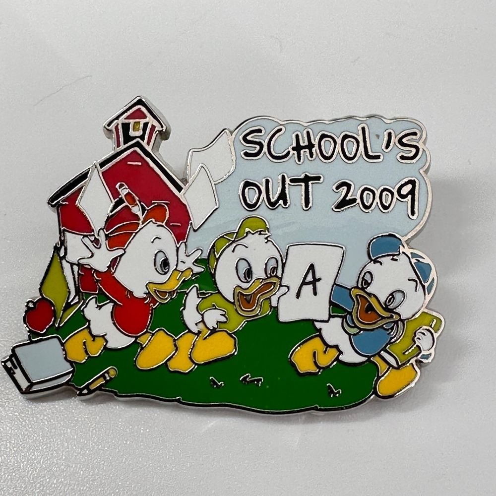Disney Pin Trading Huey Dewey Louie Disney School's Out LIMITED EDITION 1500 '09